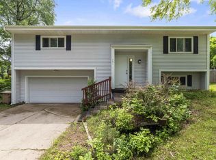 701 Pebble Beach Dr, Madison, WI 53717