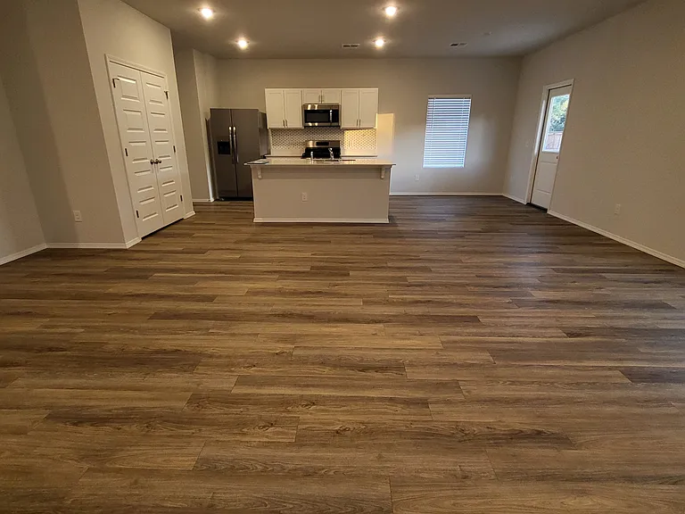 2215 W 31st Pl — Photo 6