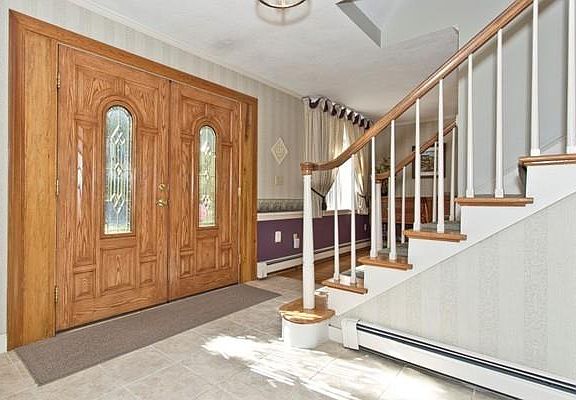 2nd image of 365 Vernon St