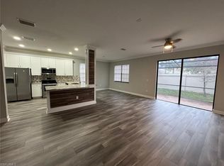 7614 Bristol Cir, Naples, FL 34120