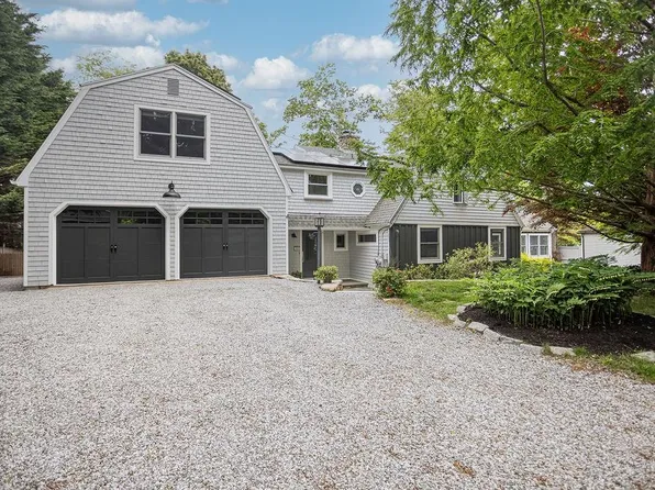 30 Standish Rd, Jamestown, RI 02835