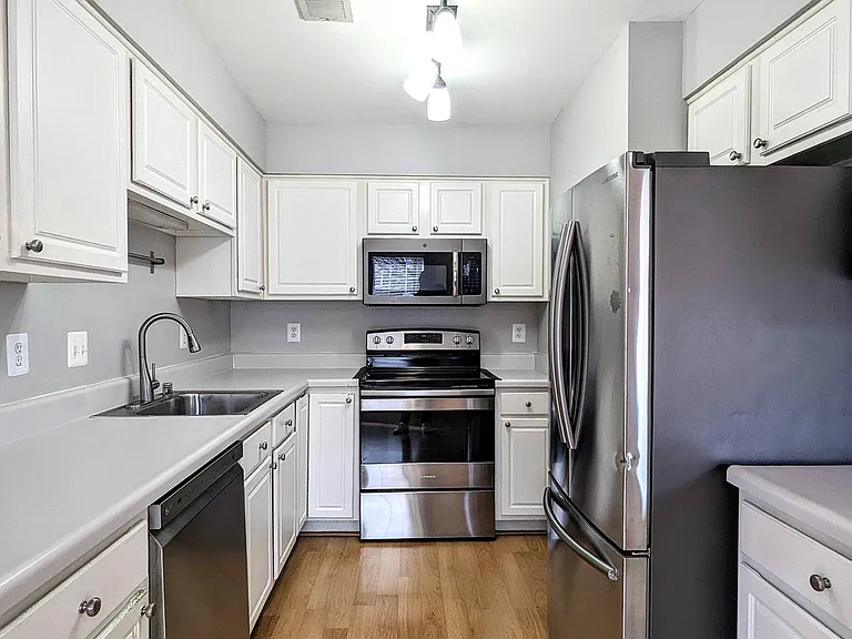 1009 Robin Hill Ter — Photo 5