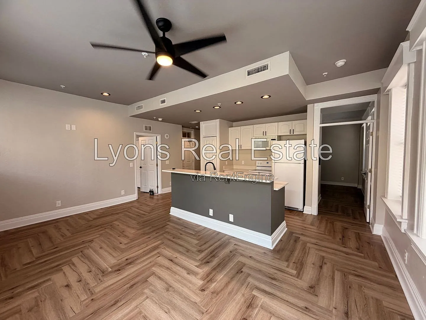 2 bed, 1.0 bath, 800 sqft, $1,350 — Photo 4