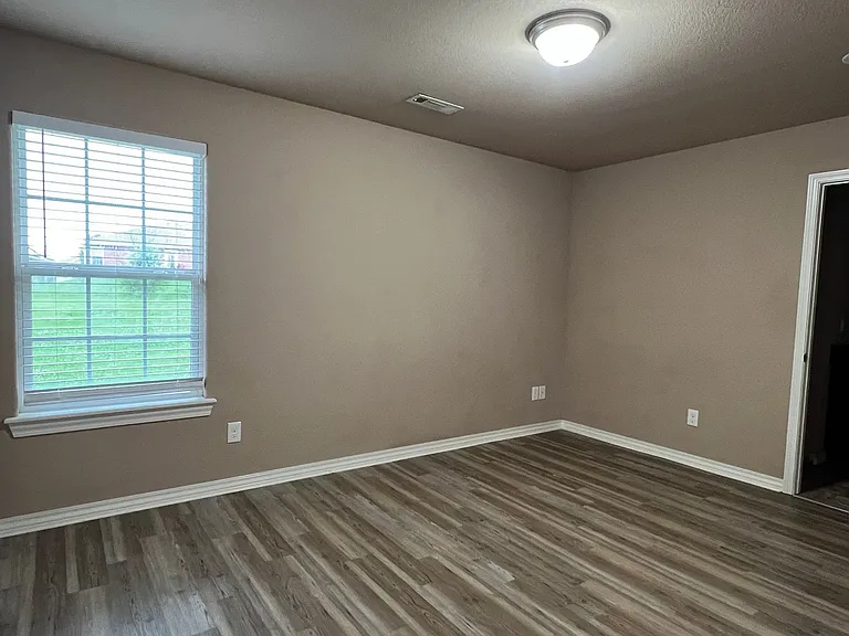 1205 Roland Ave — Photo 6