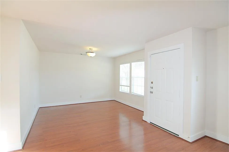 3 bed, 2.5 bath, 2167 sqft, $2,000 — Photo 4