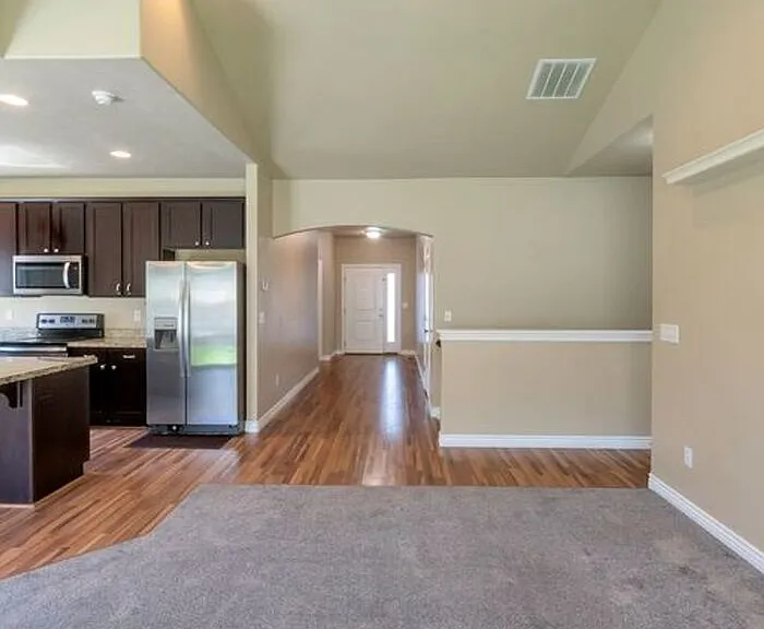 1848 W Woodview Dr — Photo 12