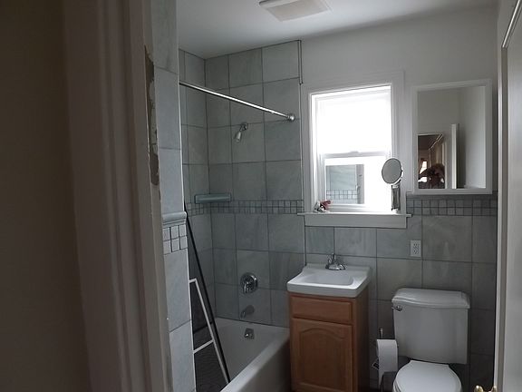 4th image of 1221 Plymouth Ave