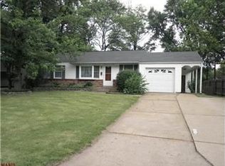 225 Saint Anthony Ln, Florissant, MO 63031
