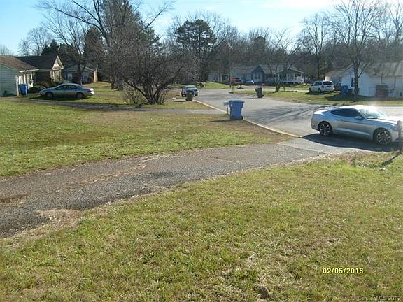4th image of 214 Buckingham Ct