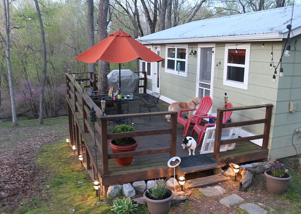 1st image of 142 Lakeshore Cir