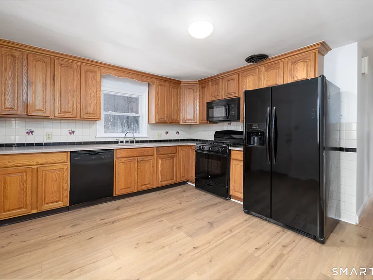481 Bunker Hill Ave — Photo 2