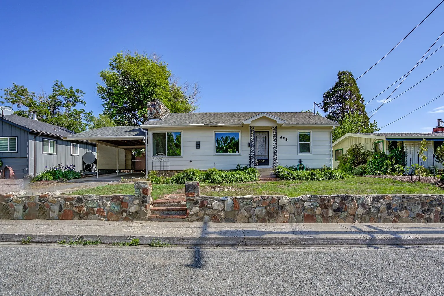 652 Yama St photo 1