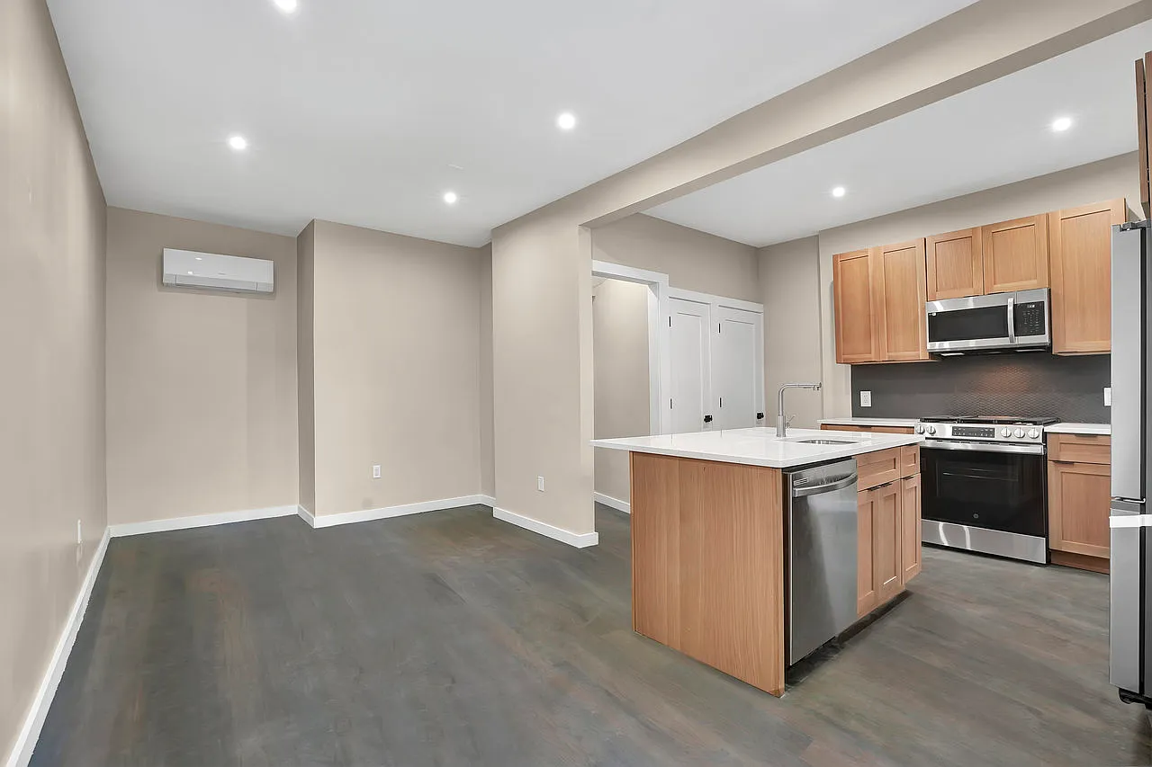 Eaton Pl, East Orange — Photo 1