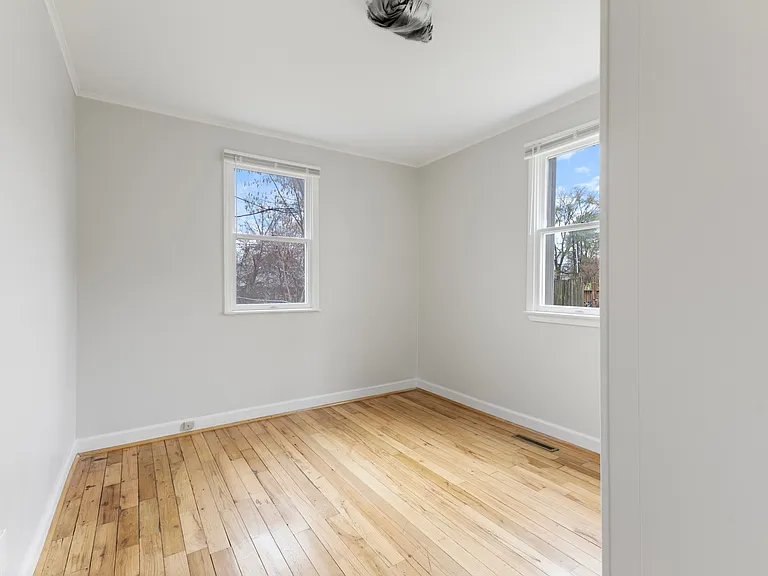 3010 Hessel Ave — Photo 9