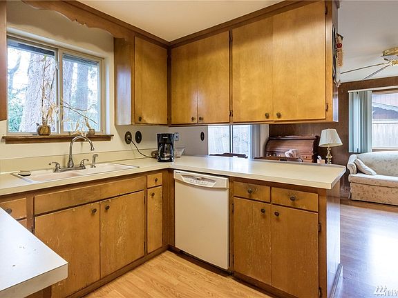 4th image of 6520 79th St W