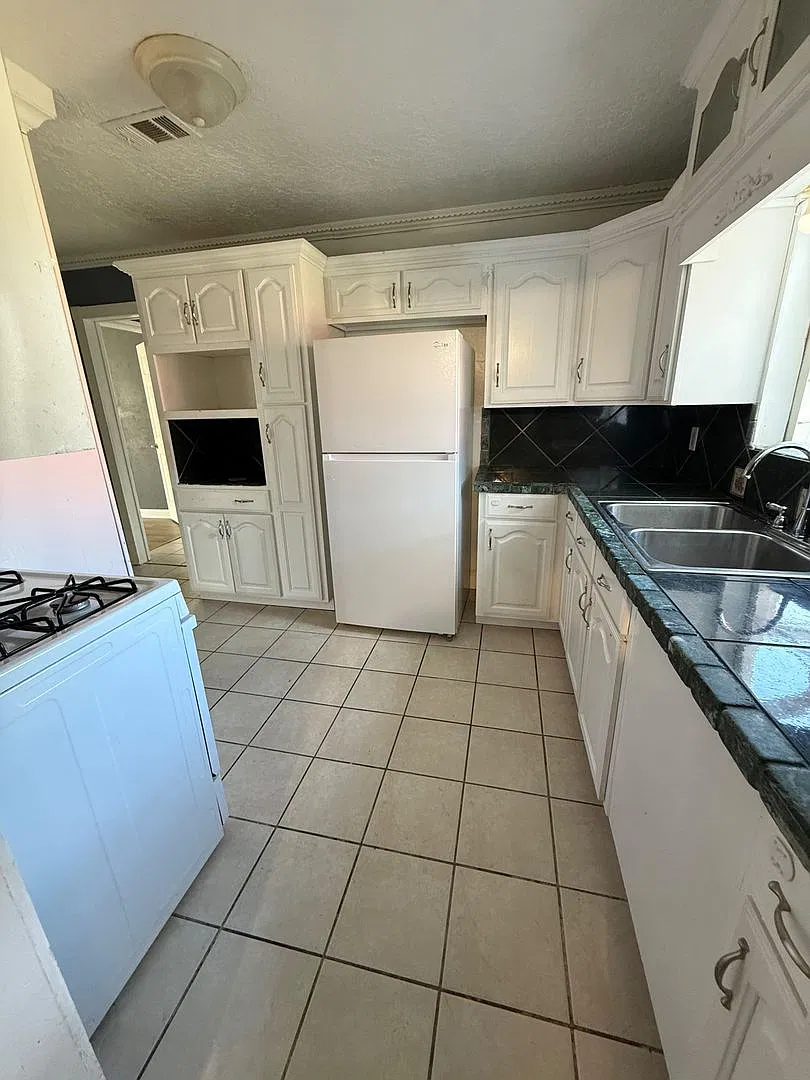 House For Rent 3975 Cleveland St, Beaumont, TX 77703 — Photo 2
