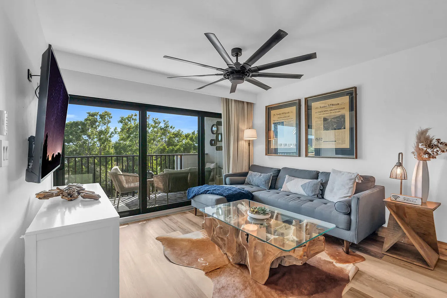 2 bed, 2.0 bath, 861 sqft, $6,697 — Photo 2