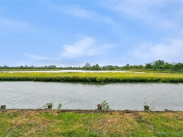 108 Diggs Dr, Hampton, VA 23666