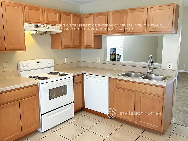 1070 Gwyn Cir — Photo 5