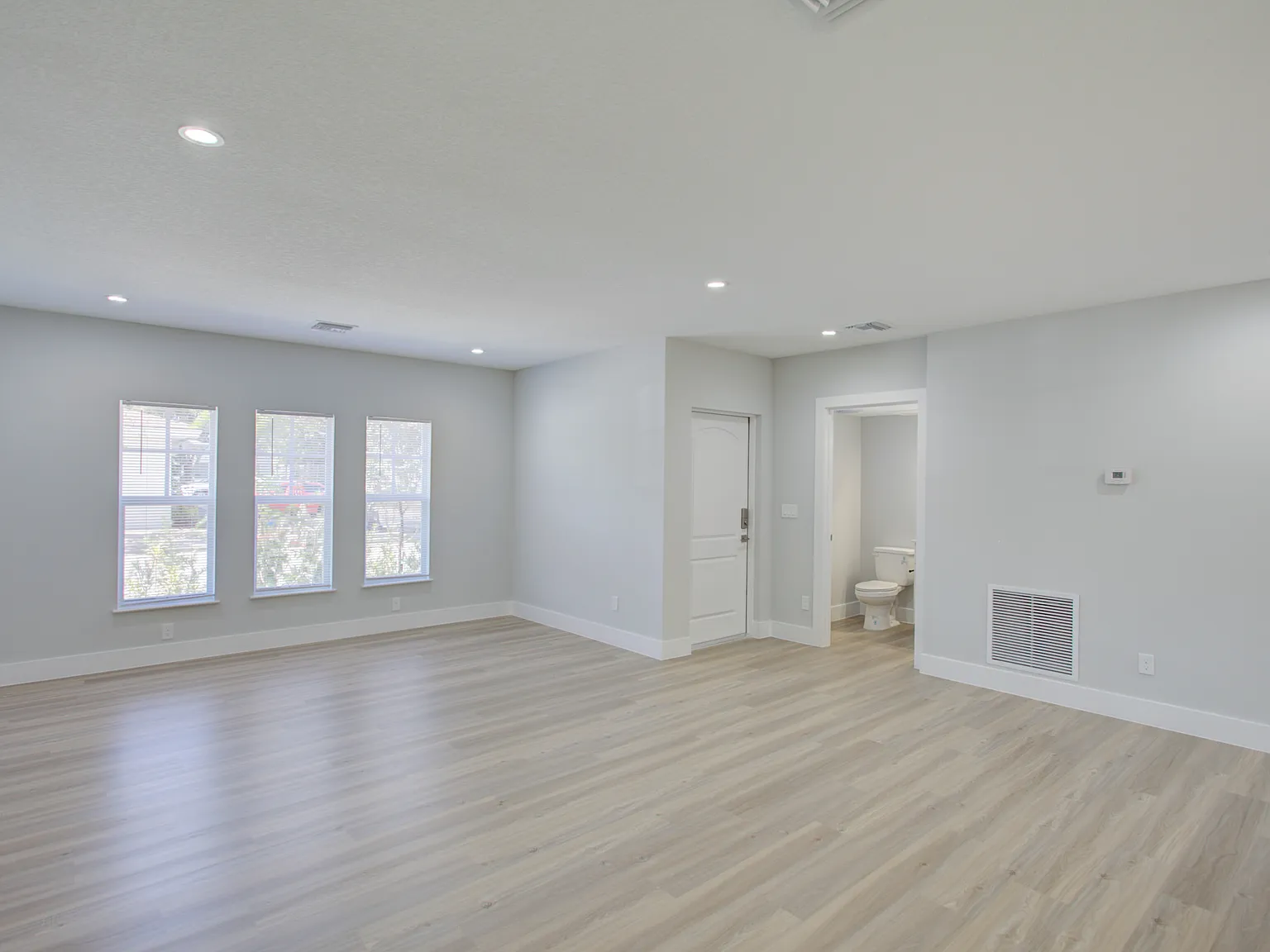 3 bed, 2.5 bath, 2053 sqft, $3,100 — Photo 3