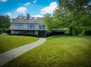 304 Greenway Ln, Decatur, IL 62521