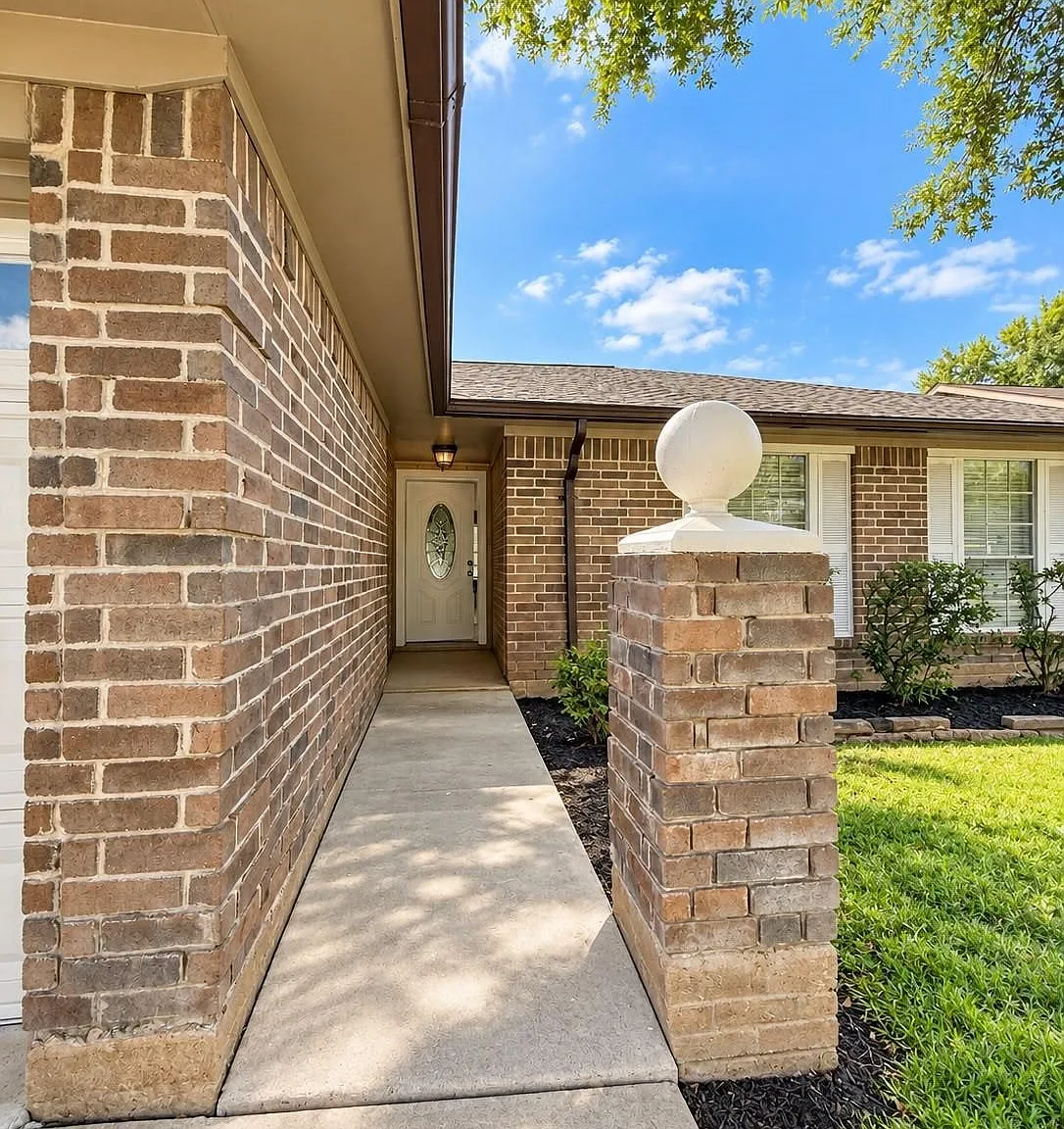 3 bed, 2.0 bath, 1442 sqft, $1,750 — Photo 3