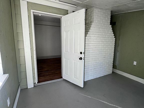 5th image of 606 E 60TH Street
