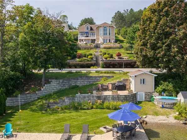 4075 Onnalinda Dr, Canandaigua, NY 14424
