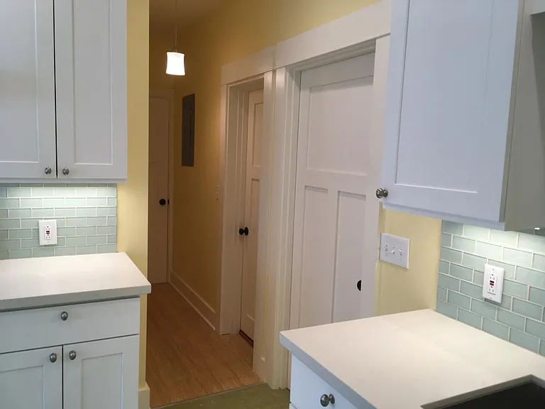 Kitchen / hallway