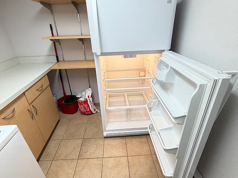 323 N Leroux St #C — Photo 36
