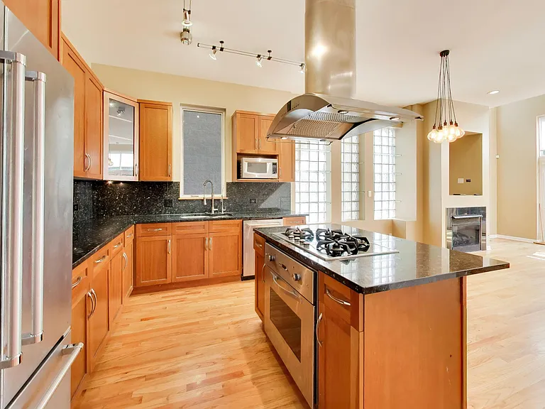 821 N Wood St #1 — Photo 9