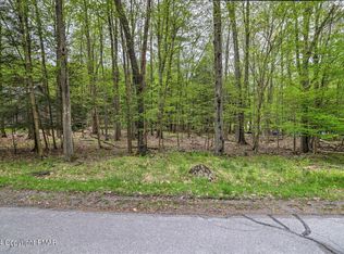 Owassa Dr, Pocono Lake, PA