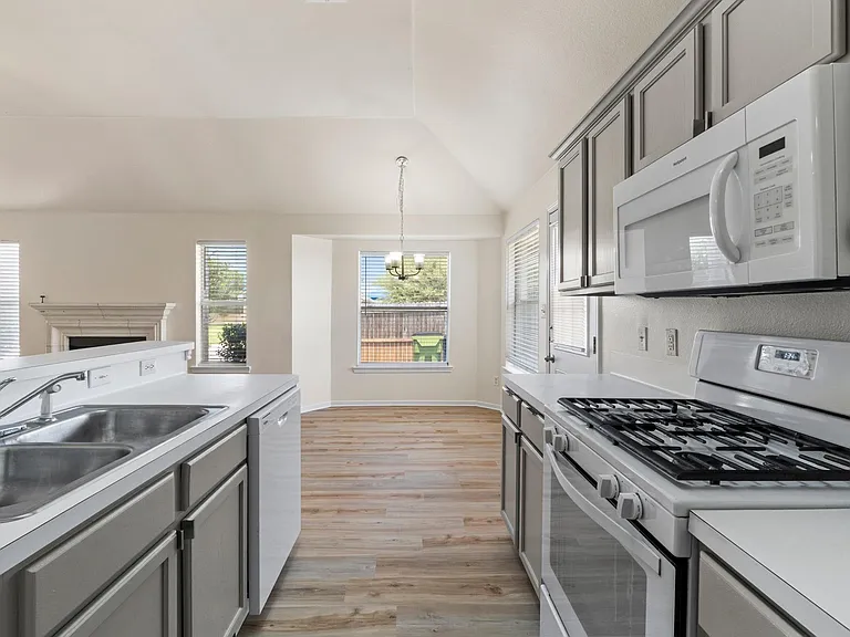 1501 Catherine Ct — Photo 12