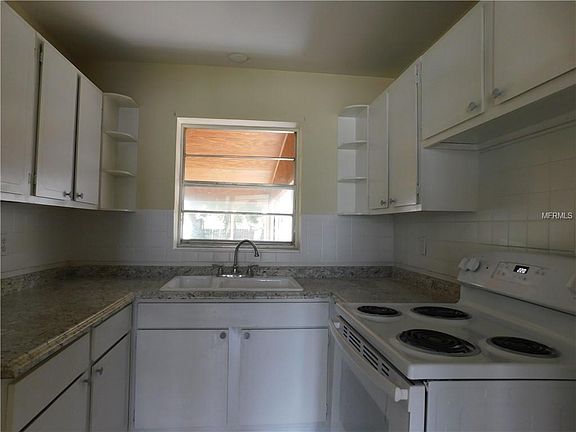 3rd image of 1535 N Normandy Blvd