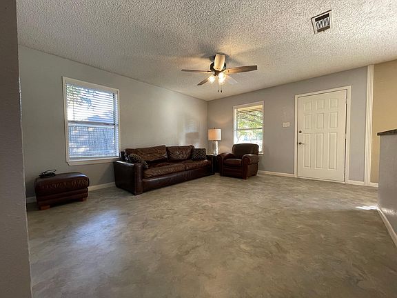 2nd image of 812 Charles Ct