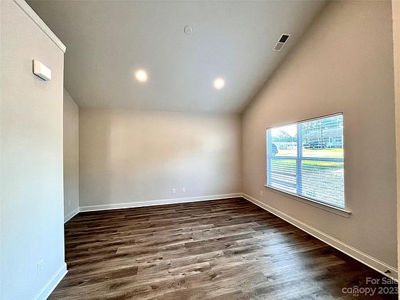 2nd image of 908 W Virginia Ave