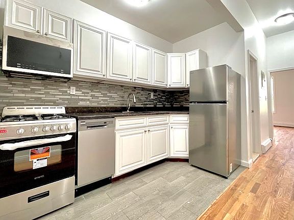 4th image of 206 Irving Ave #2R