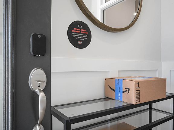 Smart Door Delivery Center - The Selma