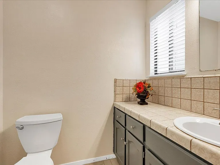 285 W Ash Ave — Photo 8