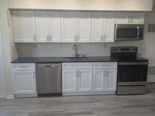 290 N Main St #B8