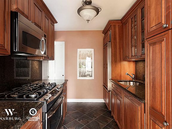 4th image of 155 W 68th St #1003/1004