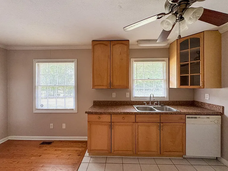 7228 Ainsley St — Photo 9