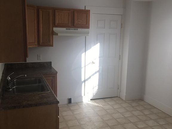 5th image of 1018 Hughes St