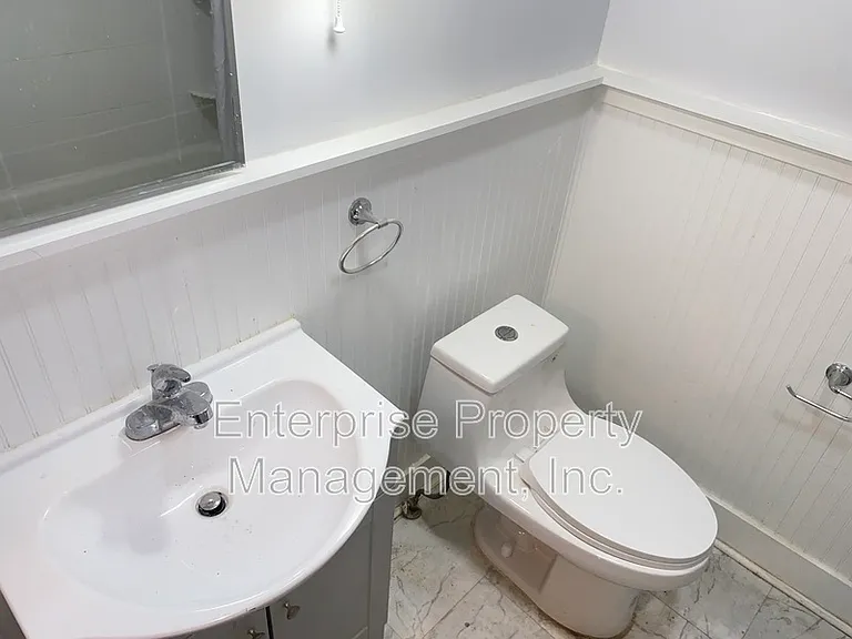 414 N Willett St — Photo 26