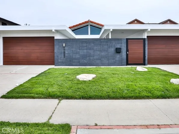 17052 Edgewater Ln, Huntington Beach, CA 92649