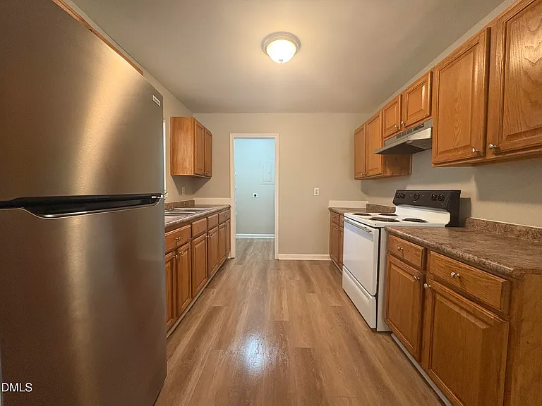 745 Grantland Dr — Photo 4