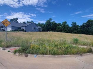 1515 38th St SE, Cedar Rapids, IA 52403