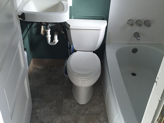 5th image of 1003 S Pine St APT 3