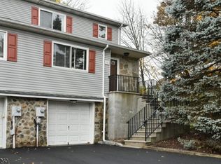 16 Tor Pl, Hopatcong, NJ 07843