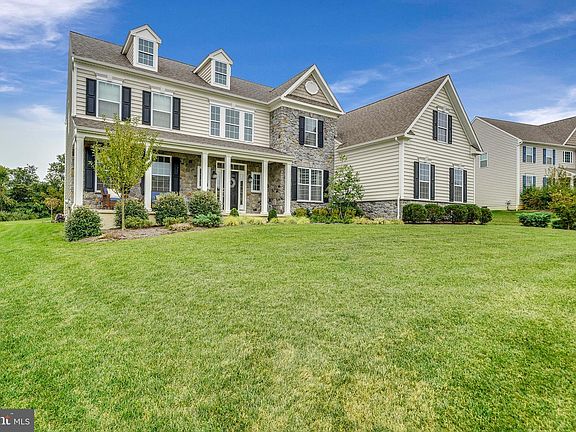 3rd image of 1416 Hollow Dr